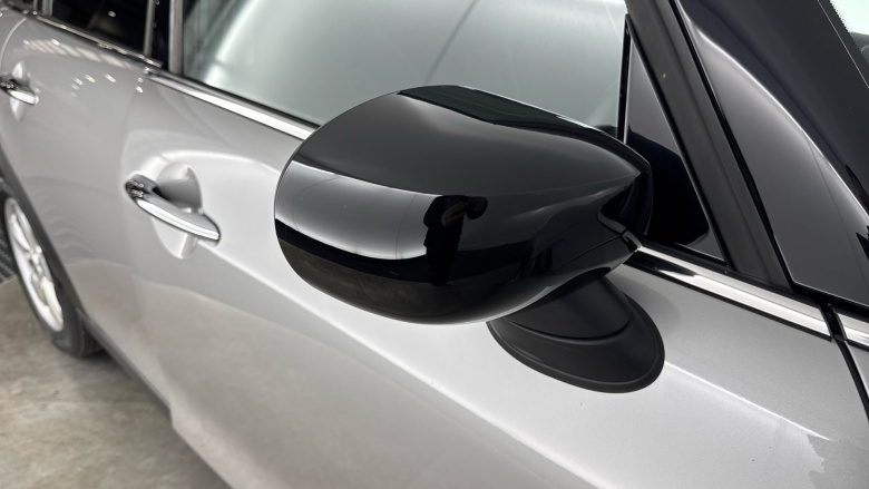 MINI Hatchback 1.5 Cooper Classic Premium 5dr Petrol Hatchback